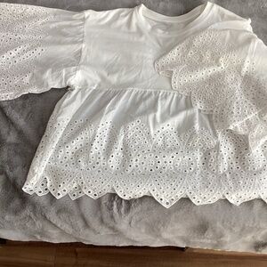 NWT white cotton tee with eyelet pattern size XL